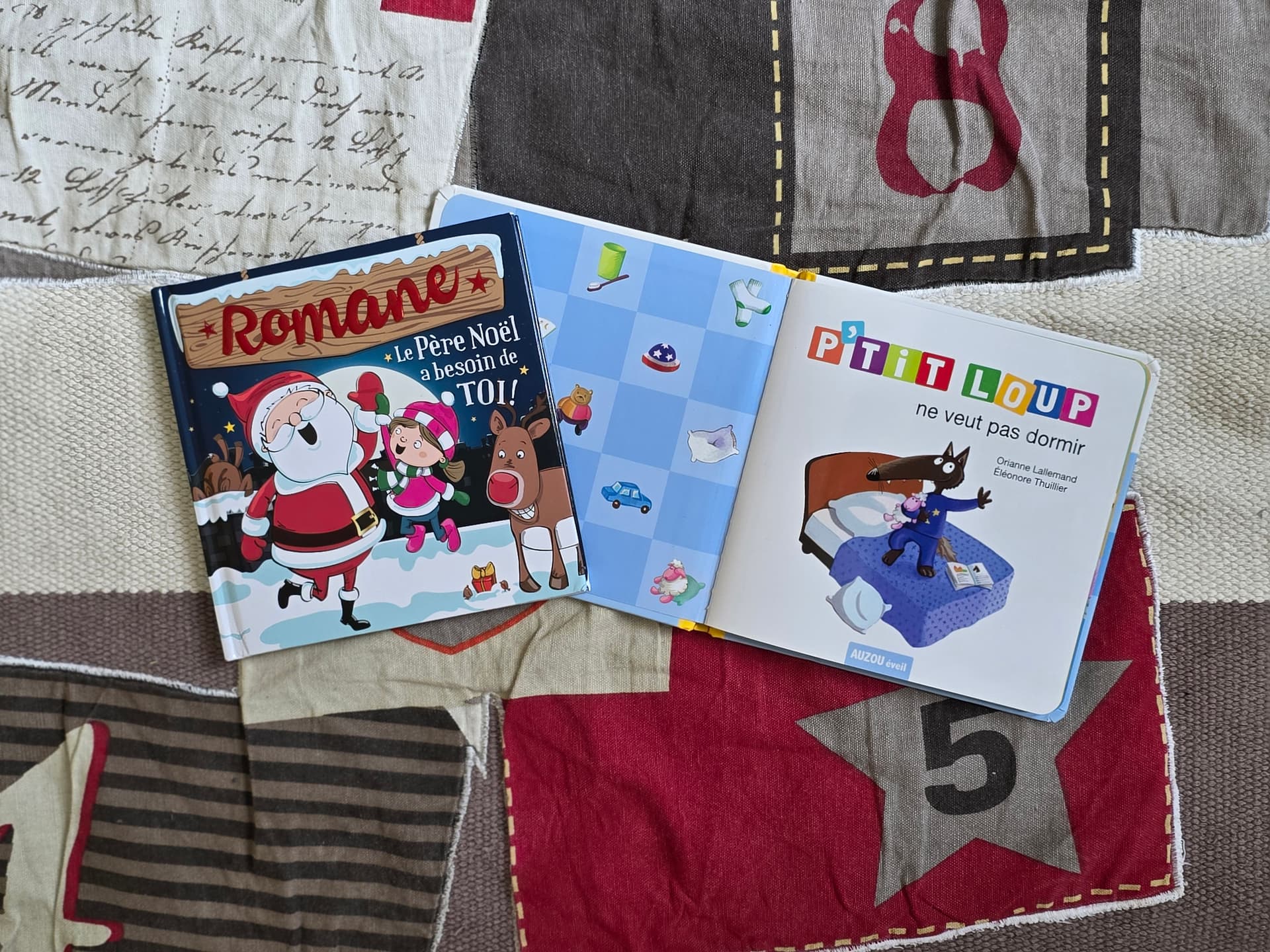Les deux livres du soir : Petit Loup ne veut pas dormir et le livre personnalisé de Romane